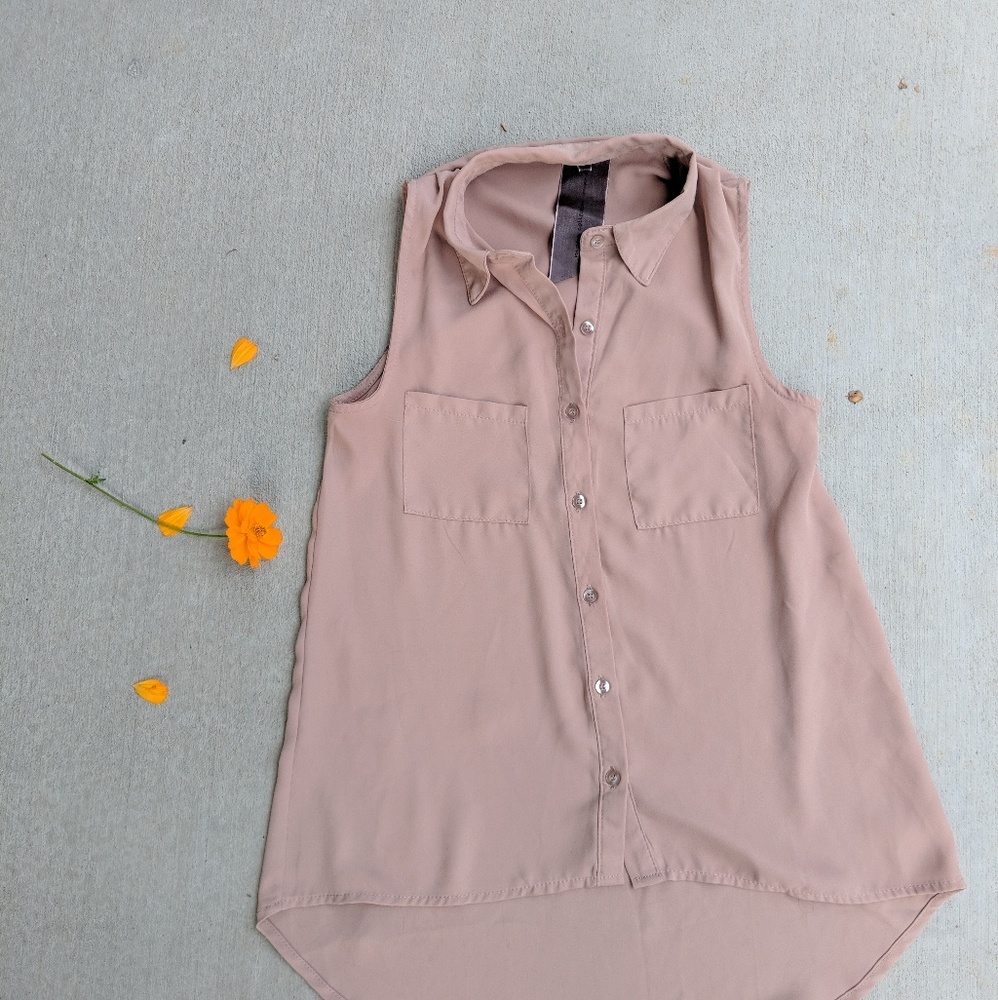 Sleeveless Collared Blouse front pockets